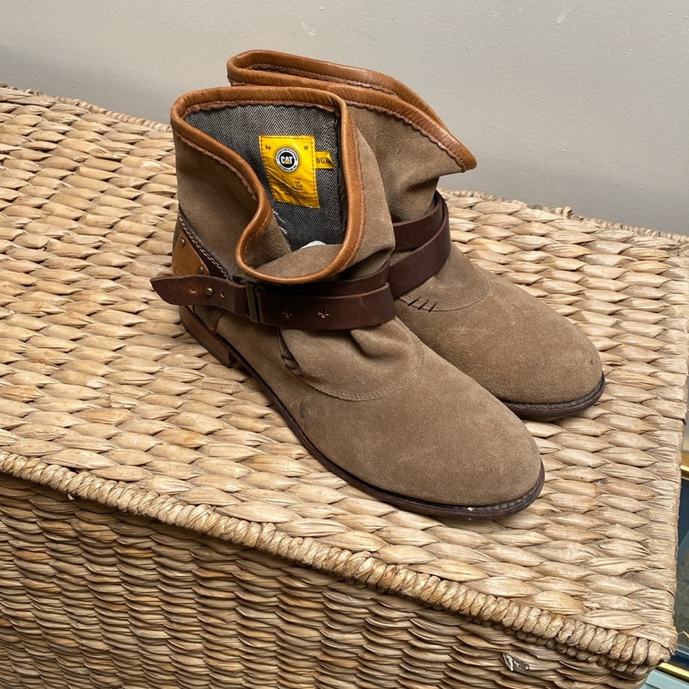 Caterpillar low suede boots NWOT. Size 9.5